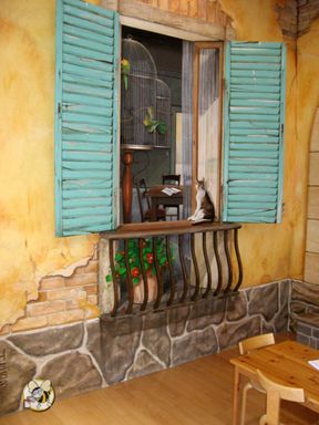 realistische Innenwand Malerei. Es scheint so, als ob um das Fenster Türkise Fensterläden sind und man auf eine Außenfassade blickt, die schon leicht abgenutzt ist und unten mit Stein gemauert ist